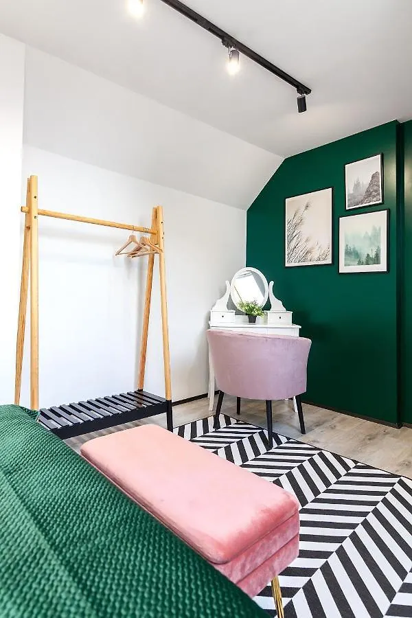 Luxurious Flat Near Opera Theatre-Self Check-In & Netflix Apartment Lviv