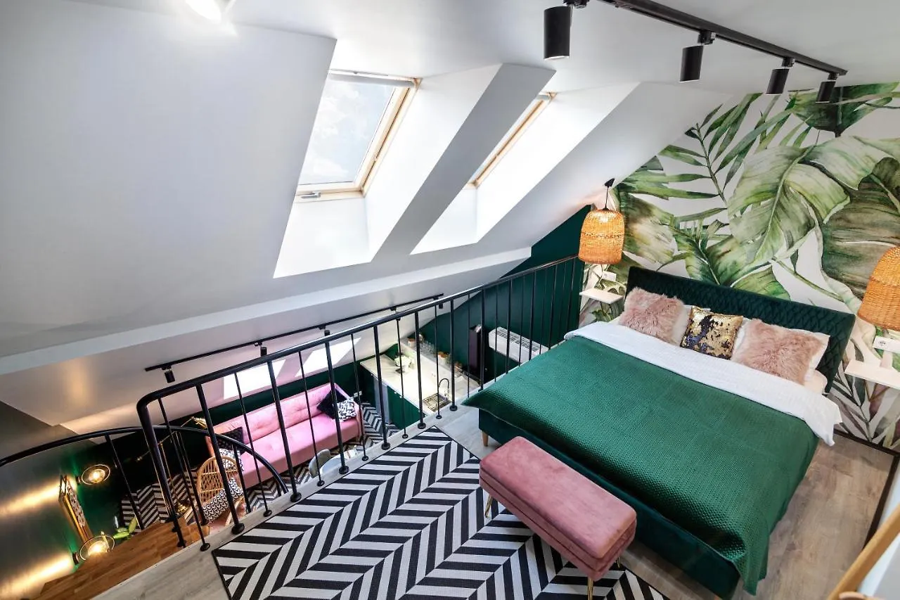 Luxurious Flat Near Opera Theatre-Self Check-In & Netflix Apartment Lviv Ukraine