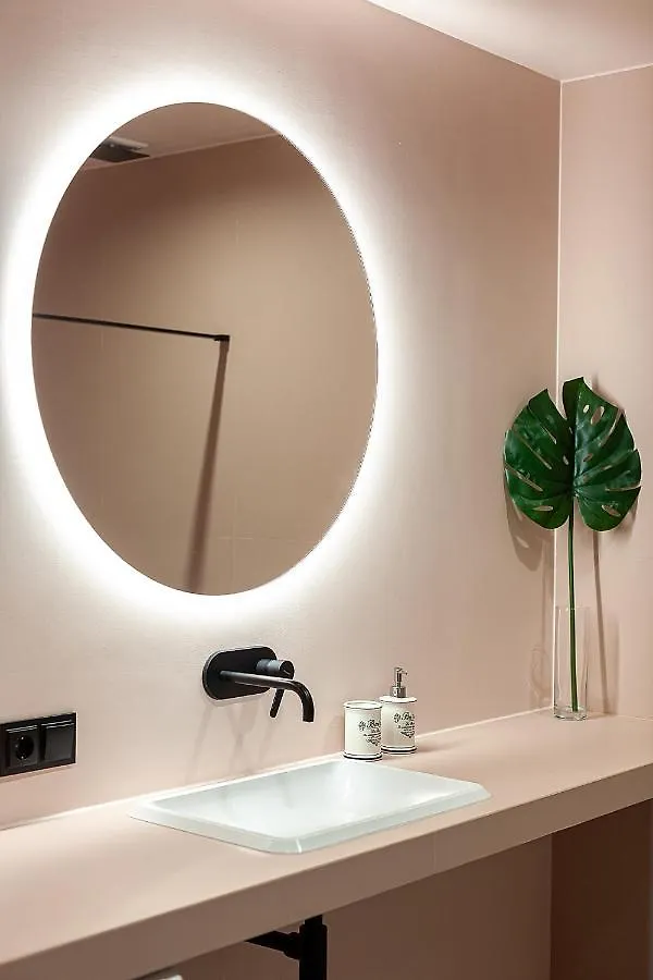 Luxurious Flat Near Opera Theatre-Self Check-In & Netflix Apartment Lviv