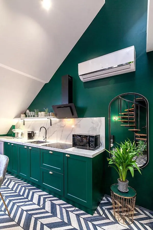 Luxurious Flat Near Opera Theatre-Self Check-In & Netflix Apartment Lviv